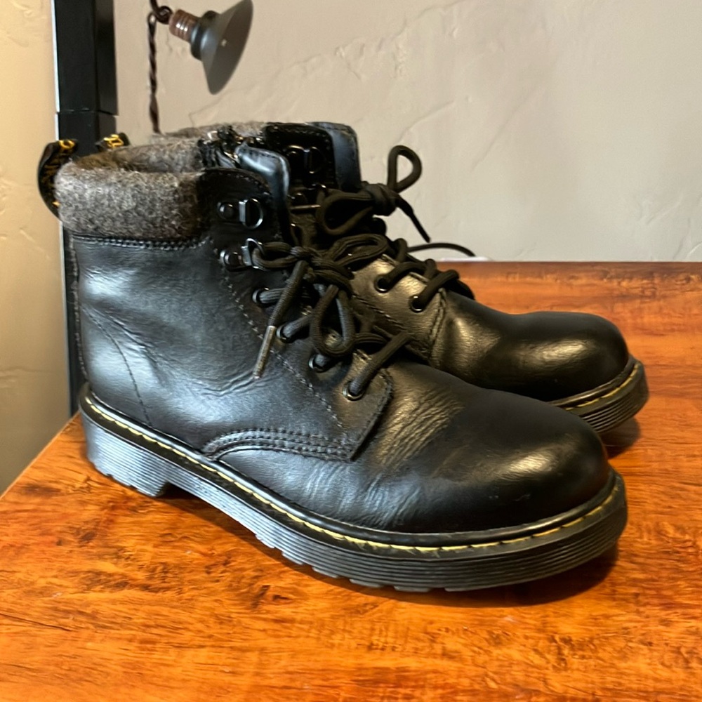 Dr. Martens Padley leather and fleece boots ladies 5